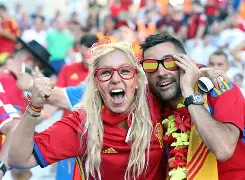 爱游戏部门-关于欧国联半决赛精彩纷呈，球迷热情高涨的信息